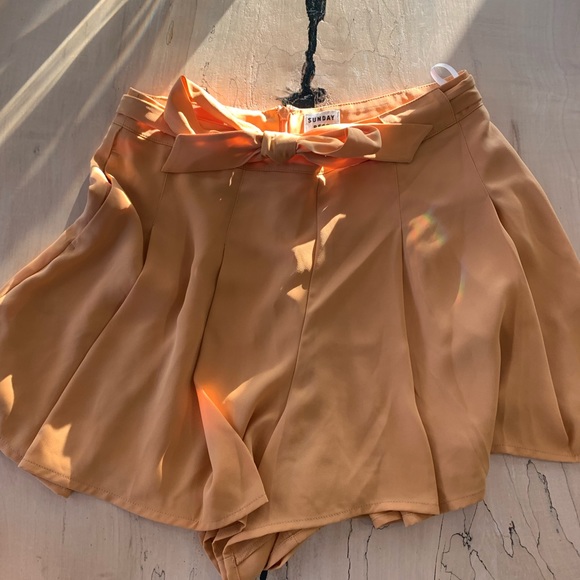 Aritzia Sunday Best Westley Shorts Tangerine - Picture 2 of 4